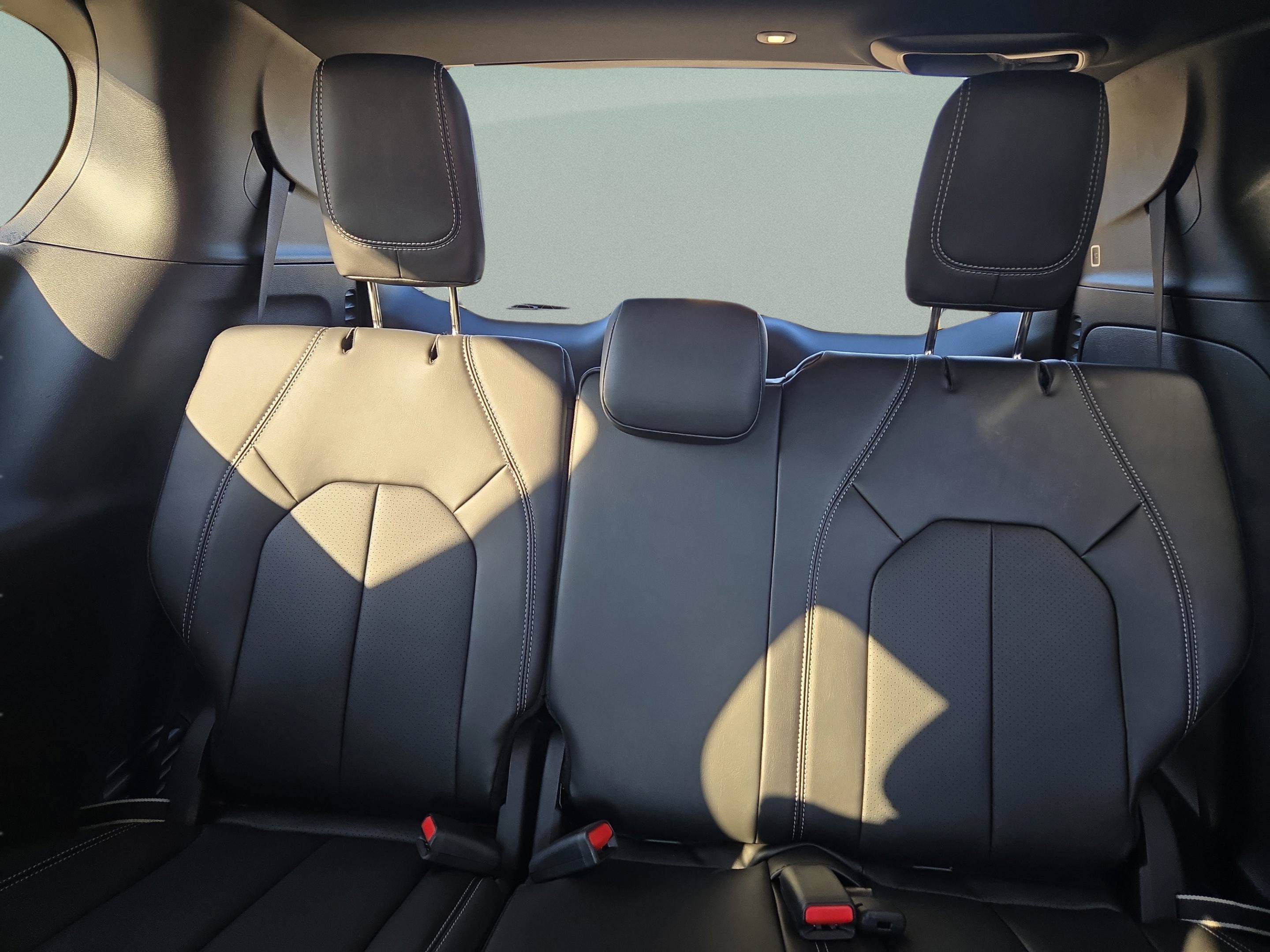 New 2026 Chrysler Pacifica Select FWD image 19
