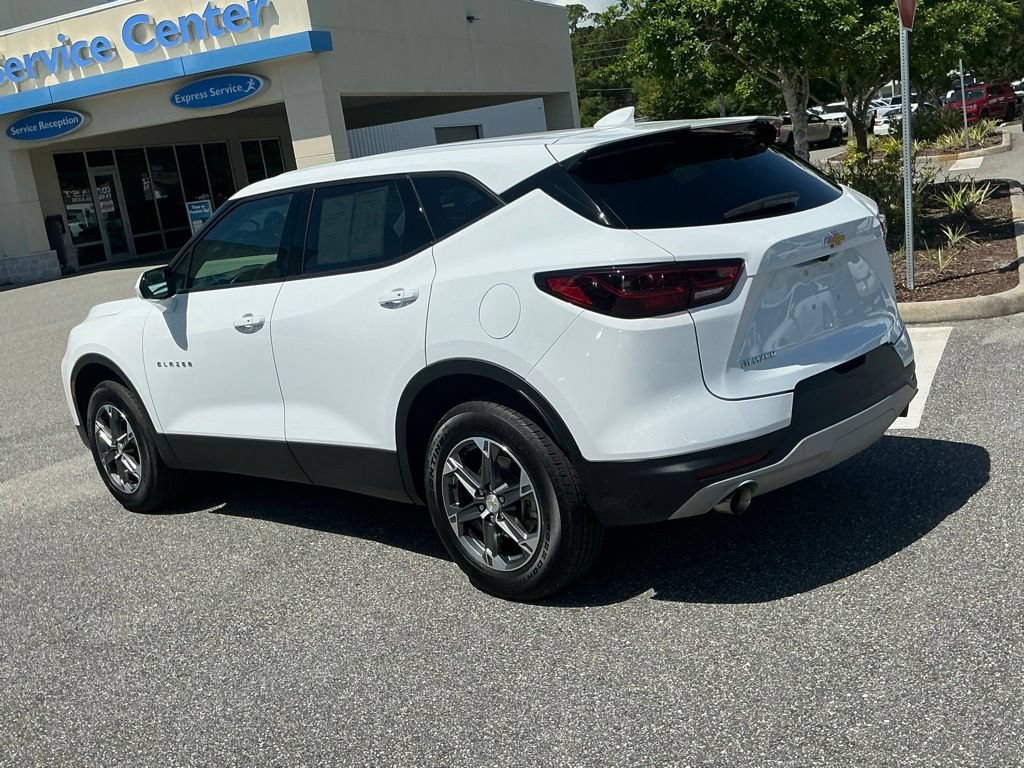 Used 2025 Chevrolet Blazer LT FWD image 3