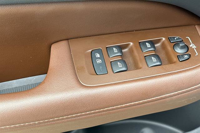 Used 2023 Volvo V60 B5 Cross Country Plus w/ Climate Package image 11