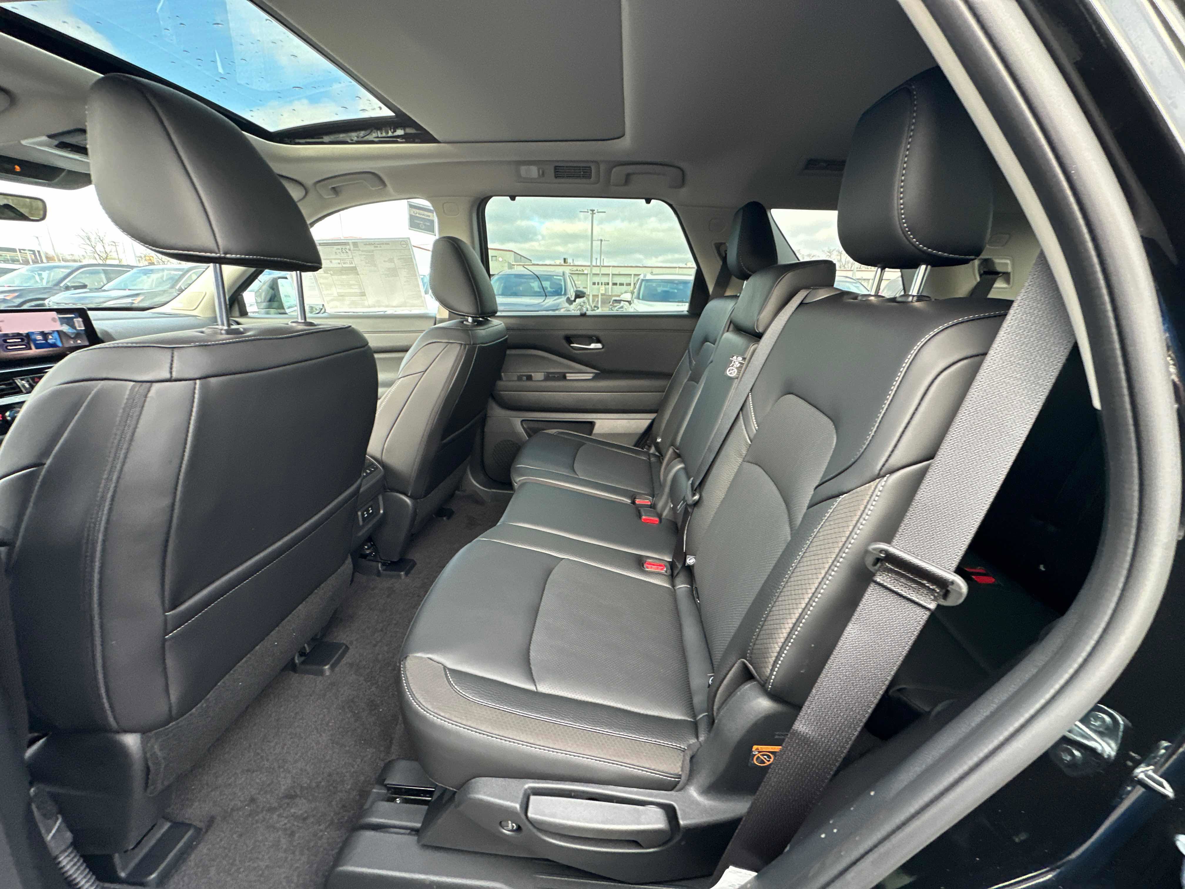 New 2026 Nissan Pathfinder SL w/ SL Premium Package (P04) AWD/4WD image 23