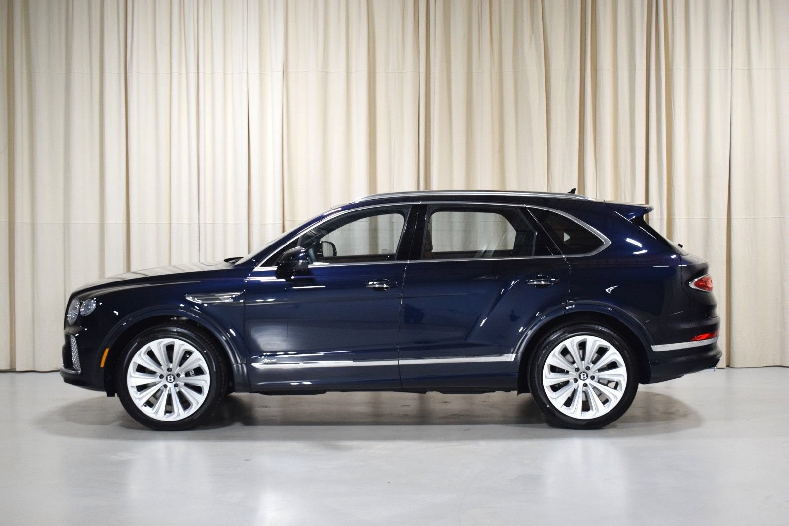 New 2026 Bentley Bentayga AWD/4WD image 16