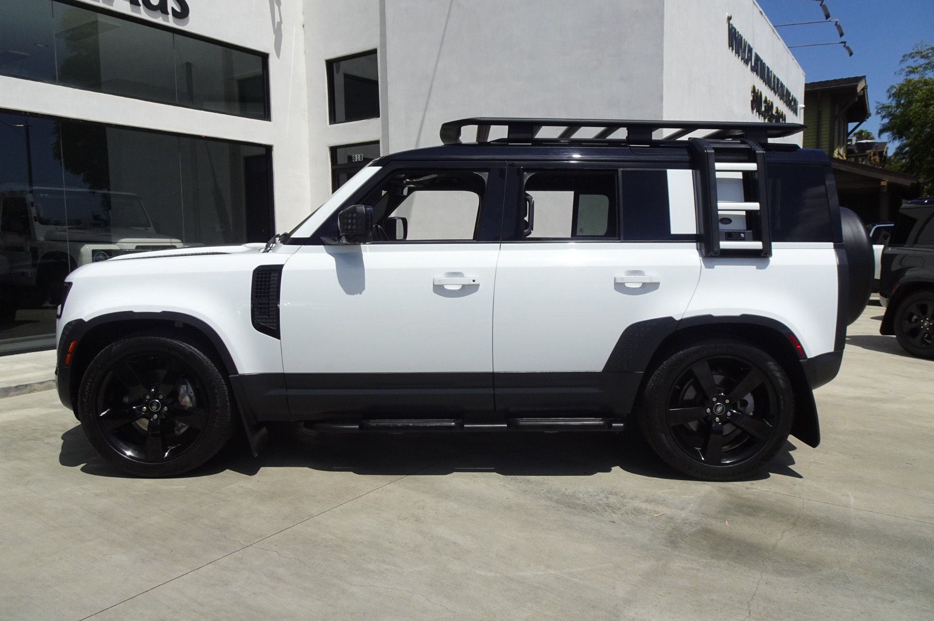 Used 2021 Land Rover Defender 110 SE AWD/4WD image 3
