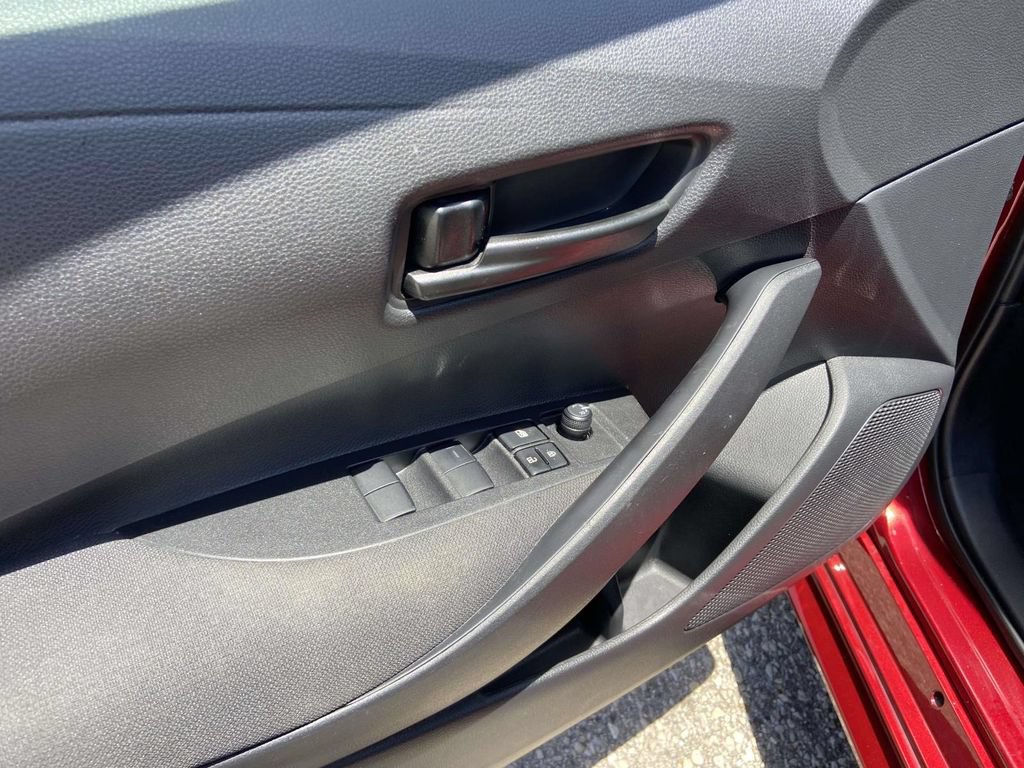 Used 2025 Toyota Corolla LE FWD image 12