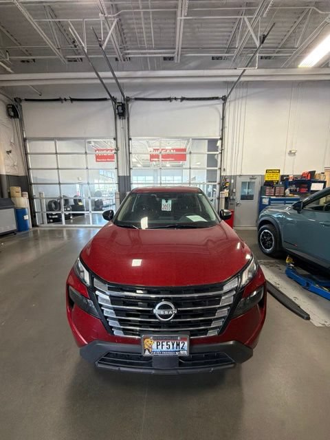 Used 2025 Nissan Rogue S AWD/4WD image 4