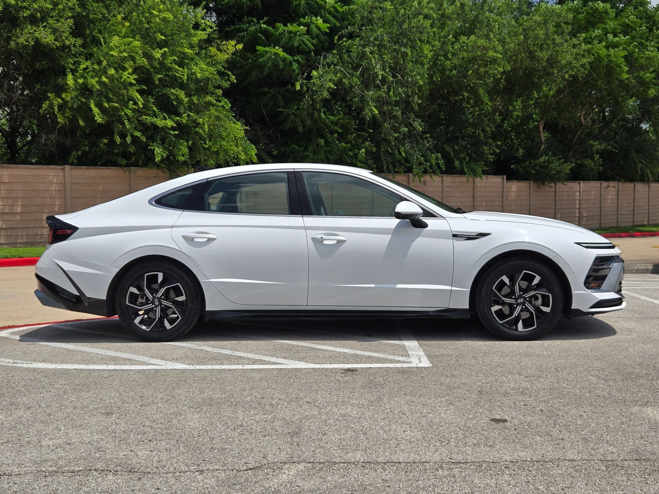 Used 2024 Hyundai Sonata SEL FWD image 2