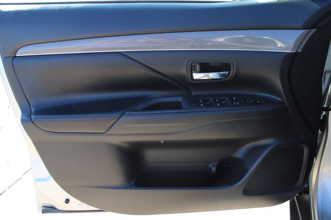 Used 2020 Mitsubishi Outlander SEL FWD image 16