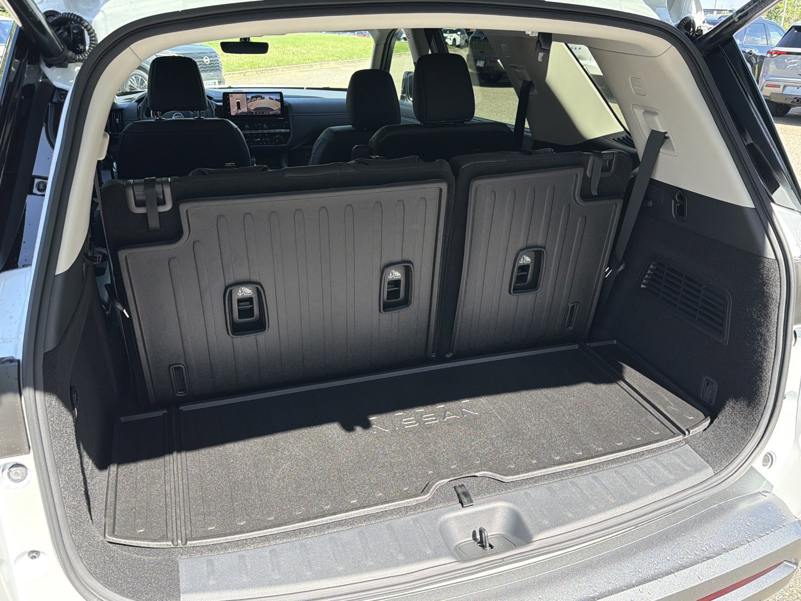 New 2026 Nissan Pathfinder Platinum FWD image 29