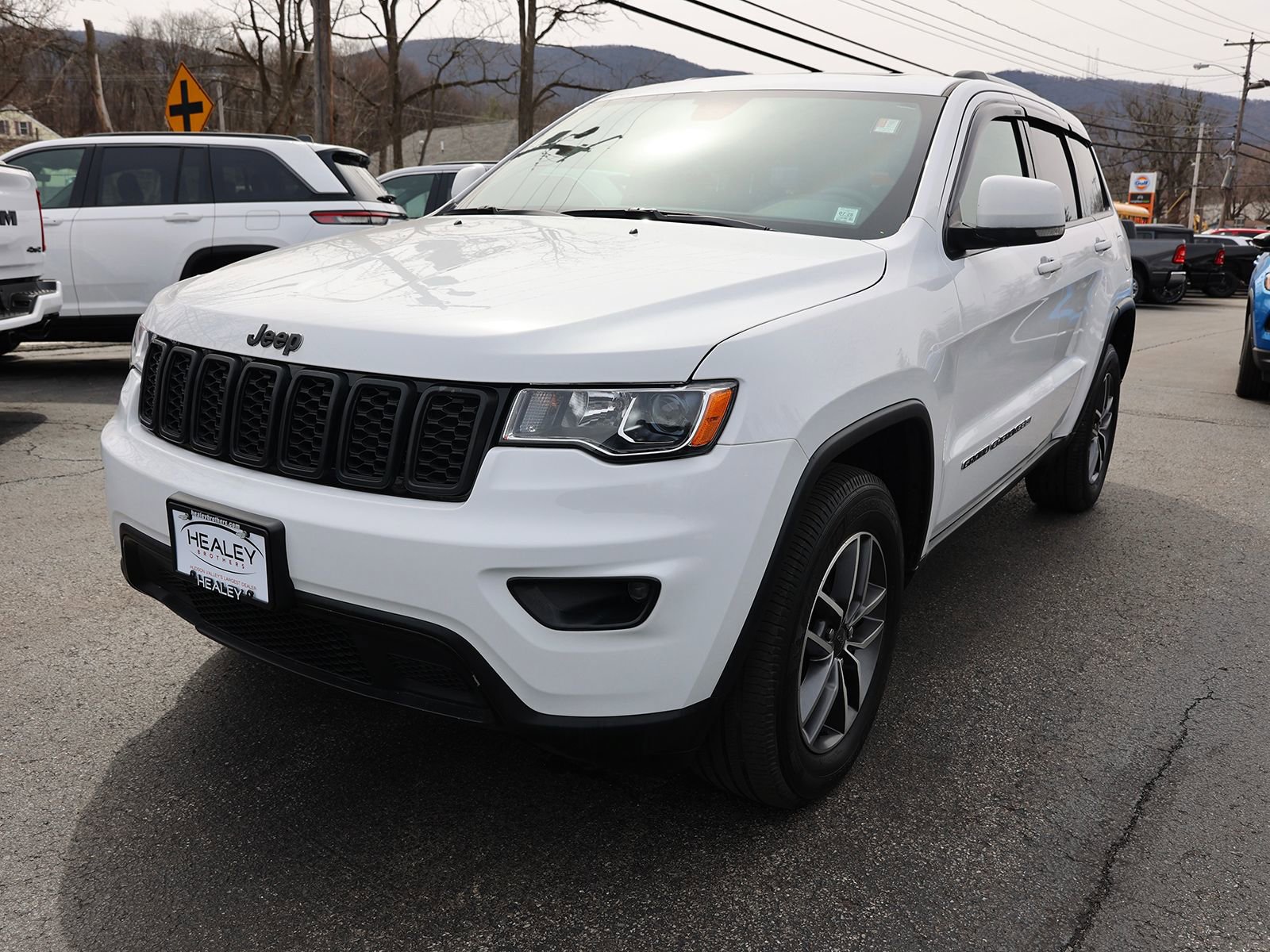 Used 2022 Jeep Grand Cherokee Limited image 3