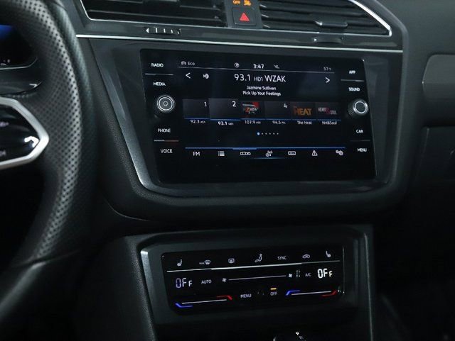 Used 2022 Volkswagen Tiguan SE R-Line image 26