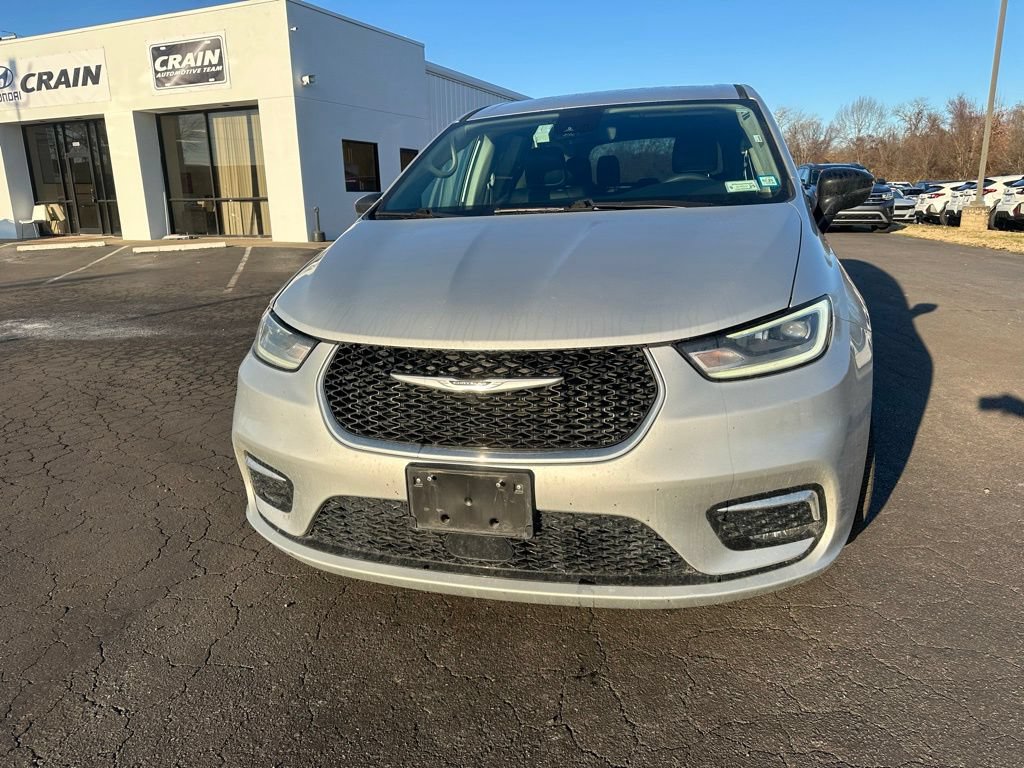 Used 2024 Chrysler Pacifica Touring-L FWD image 17