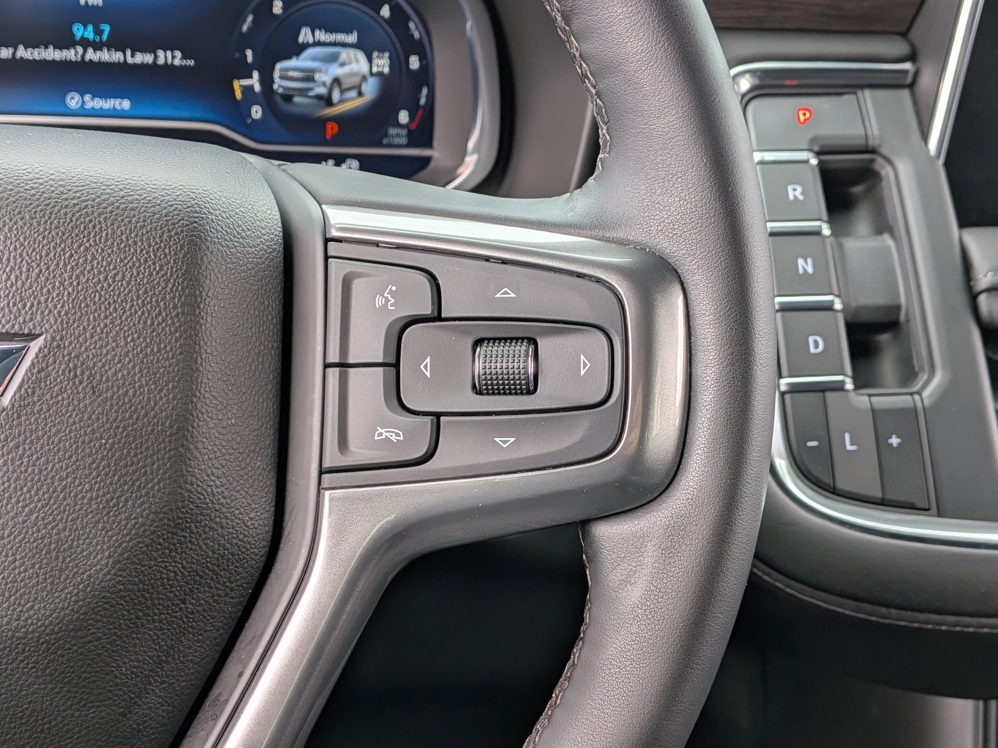 Used 2024 Chevrolet Suburban LT w/ Luxury Package image 27