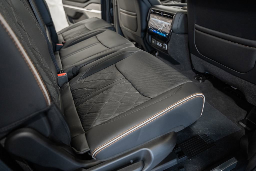 New 2024 Jeep Grand Wagoneer Series III w/ HD Trailer Tow Package image 37