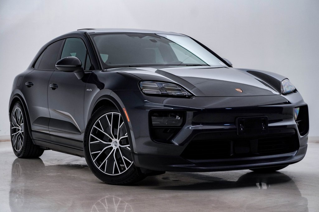 Certified 2025 Porsche Macan Electric image 8