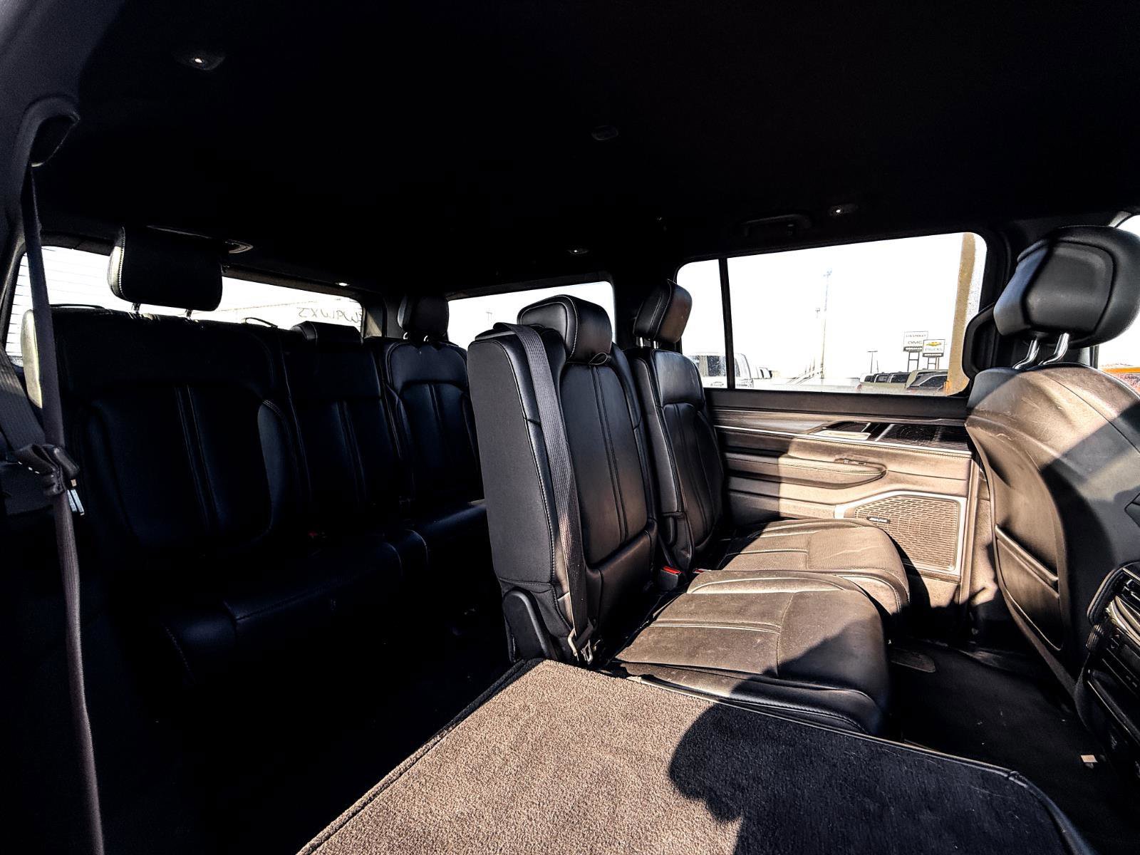 Used 2024 Jeep Wagoneer Series II w/ Flexible Seating Group image 16