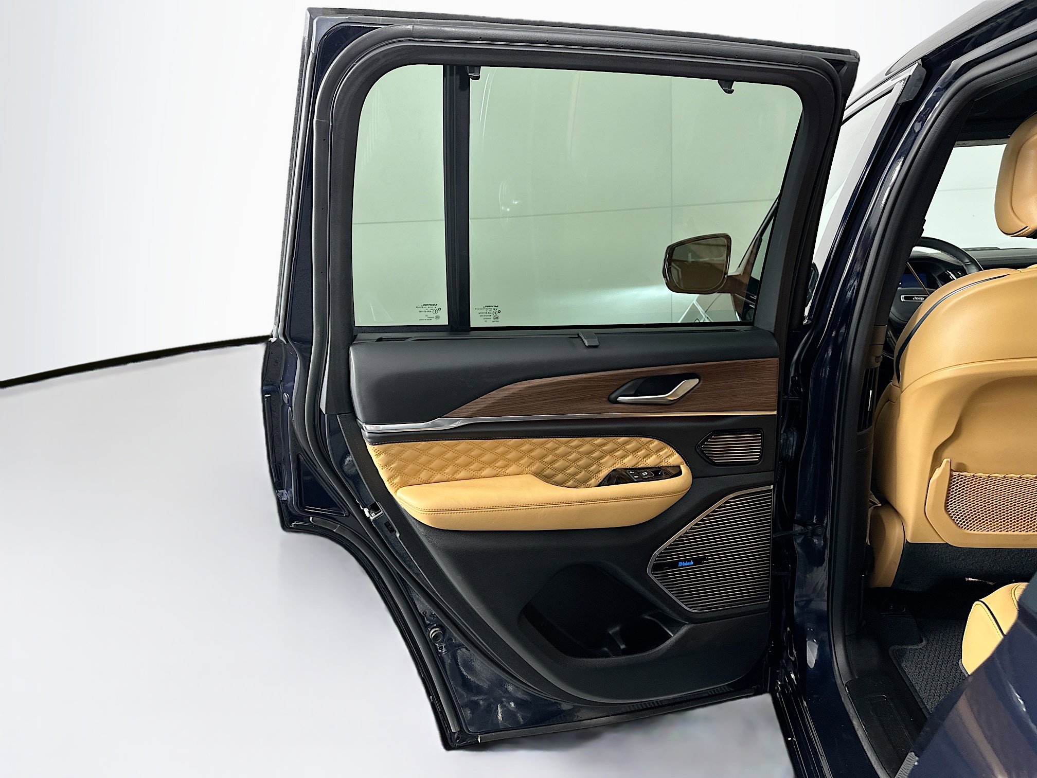 Used 2023 Jeep Grand Cherokee Summit w/ Advanced Protech Group IV image 27