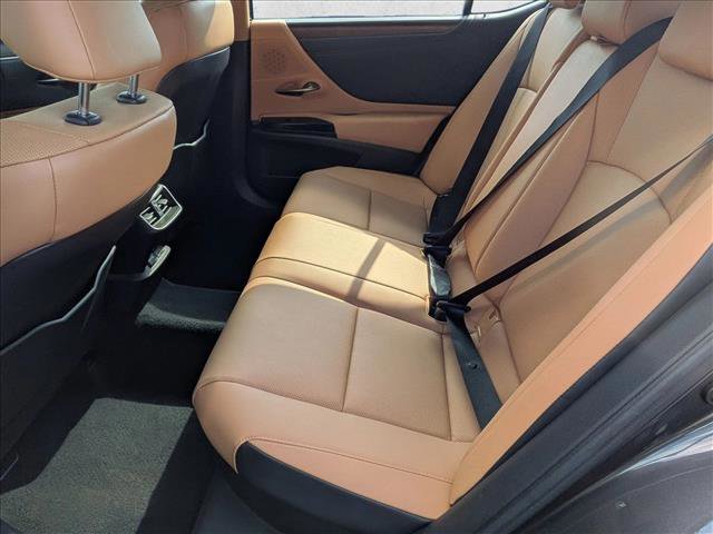 Used 2024 Lexus ES 300h w/ Premium Package image 17