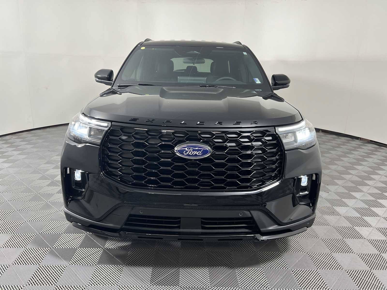 New 2026 Ford Explorer ST-Line RWD image 2