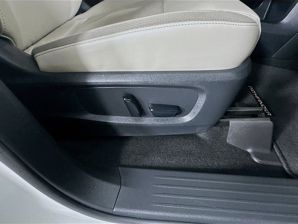 Used 2022 Nissan Pathfinder SL FWD image 24