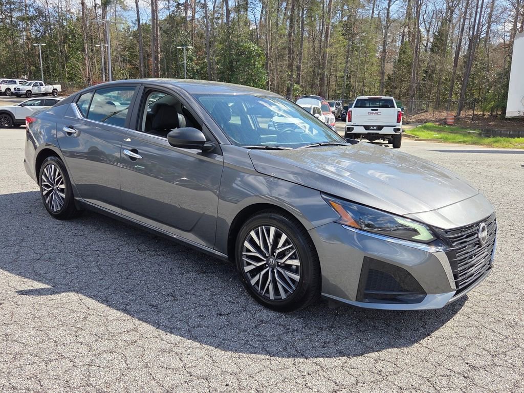 Used 2025 Nissan Altima 2.5 SV image 1