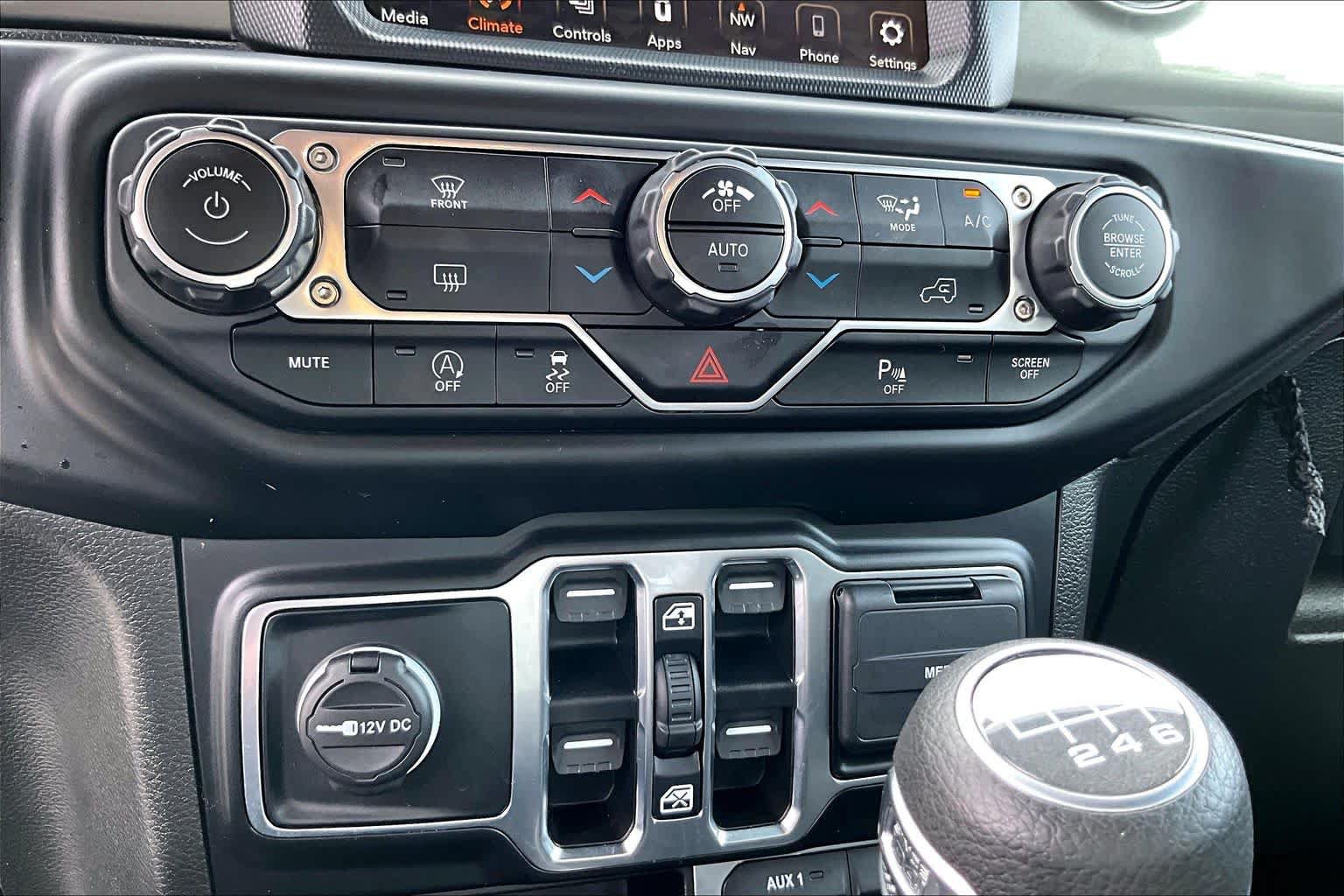 Used 2022 Jeep Wrangler Unlimited Sahara w/ LED Lighting Group AWD/4WD image 32
