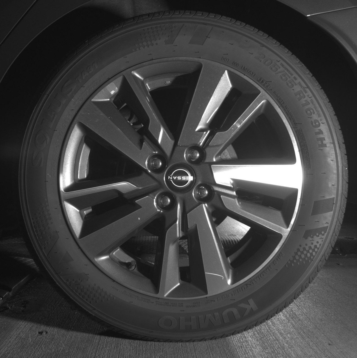 Used 2025 Nissan Versa SV FWD image 14