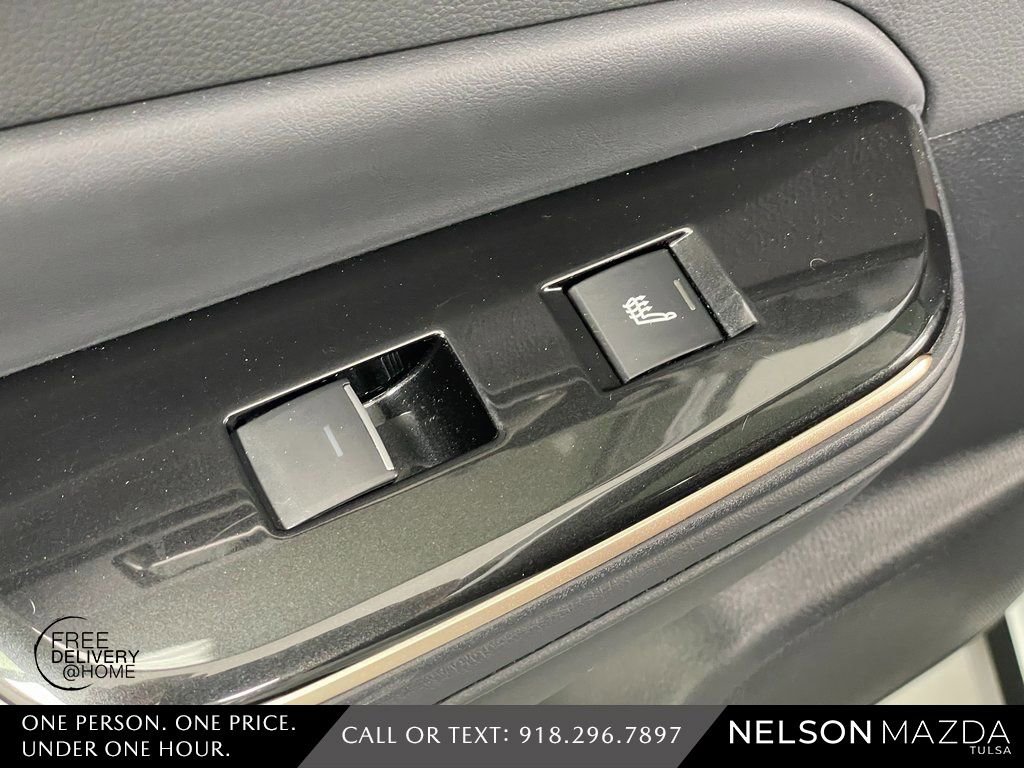 Used 2025 Toyota Crown Signia w/ Advanced Technology Package image 39