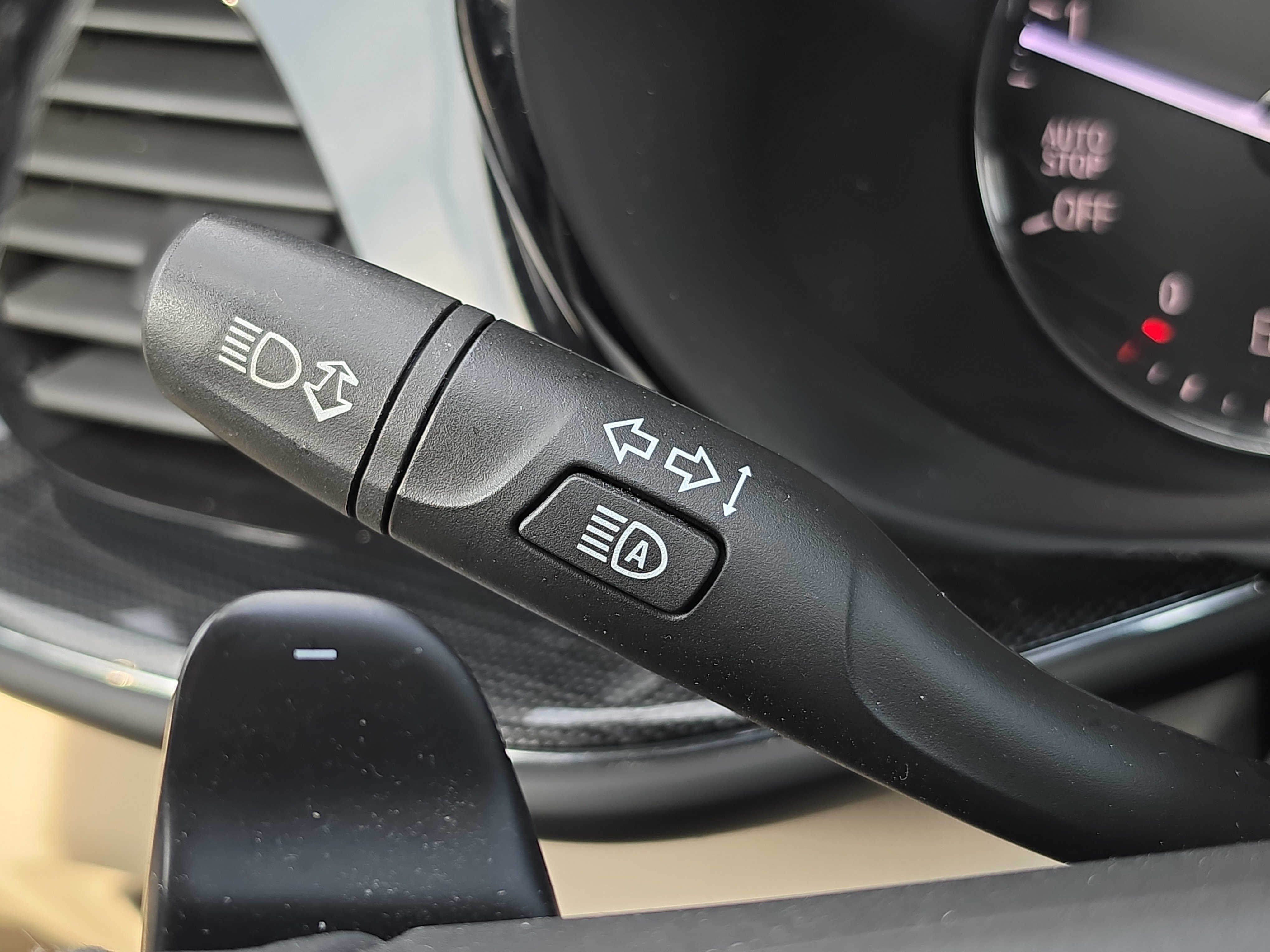 Used 2022 Buick Envision Essence w/ Safety Package FWD image 23