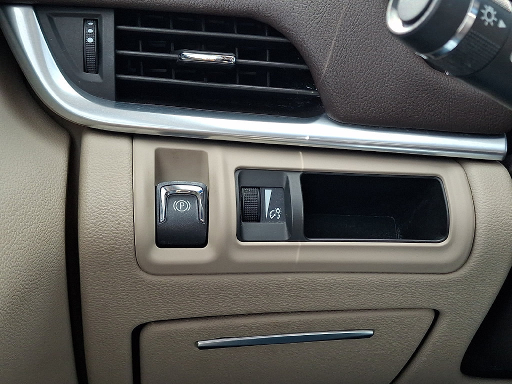 Used 2013 Cadillac XTS Luxury w/ Driver Awareness Package FWD image 25