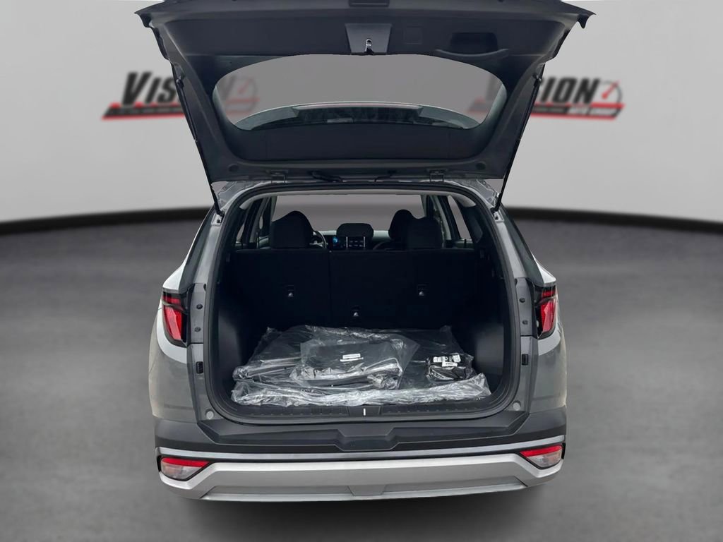 Used 2025 Hyundai Tucson SE image 11