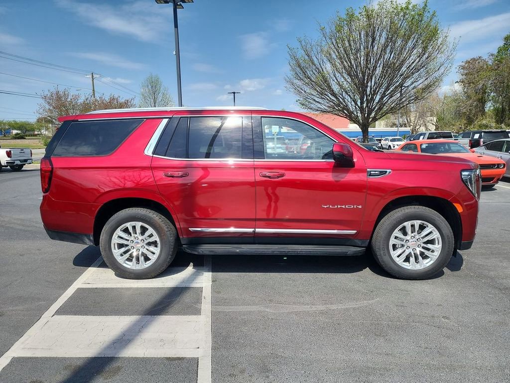Used 2024 GMC Yukon SLT w/ SLT Premium Package image 9