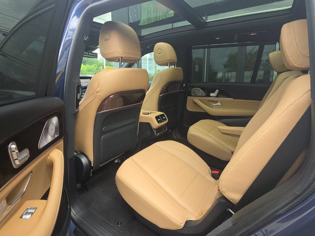 Used 2024 Mercedes-Benz GLS 450 4MATIC image 12