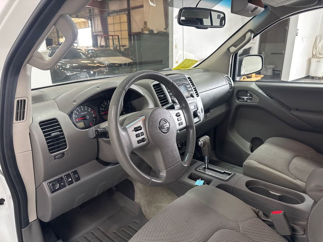 Used 2014 Nissan Frontier SV w/ SV Value Truck Package AWD/4WD image 8