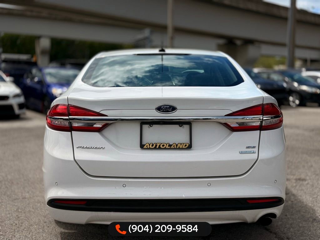Used 2017 Ford Fusion SE w/ Fusion SE Technology Package image 4