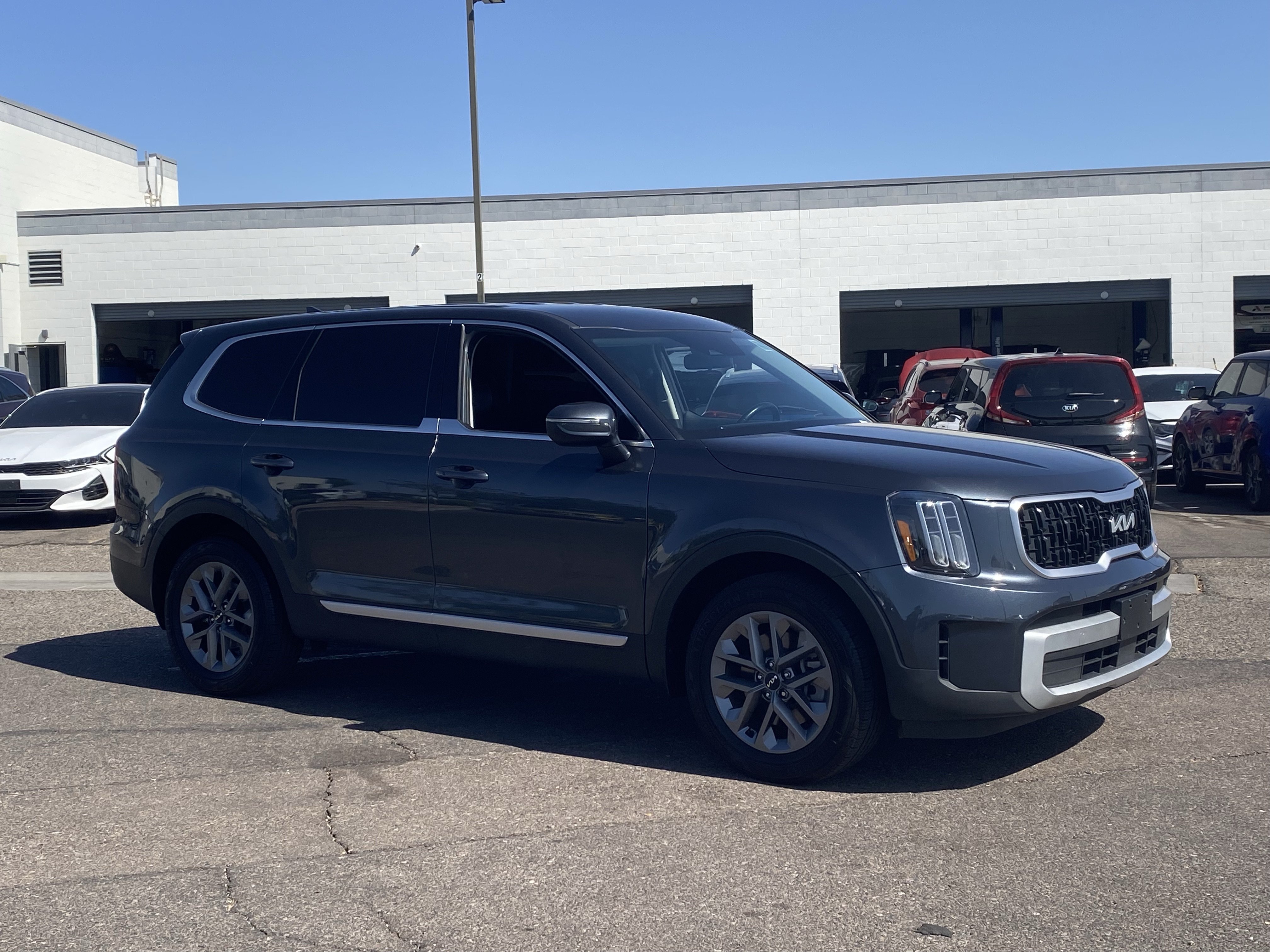 Certified 2024 Kia Telluride LX FWD image 7
