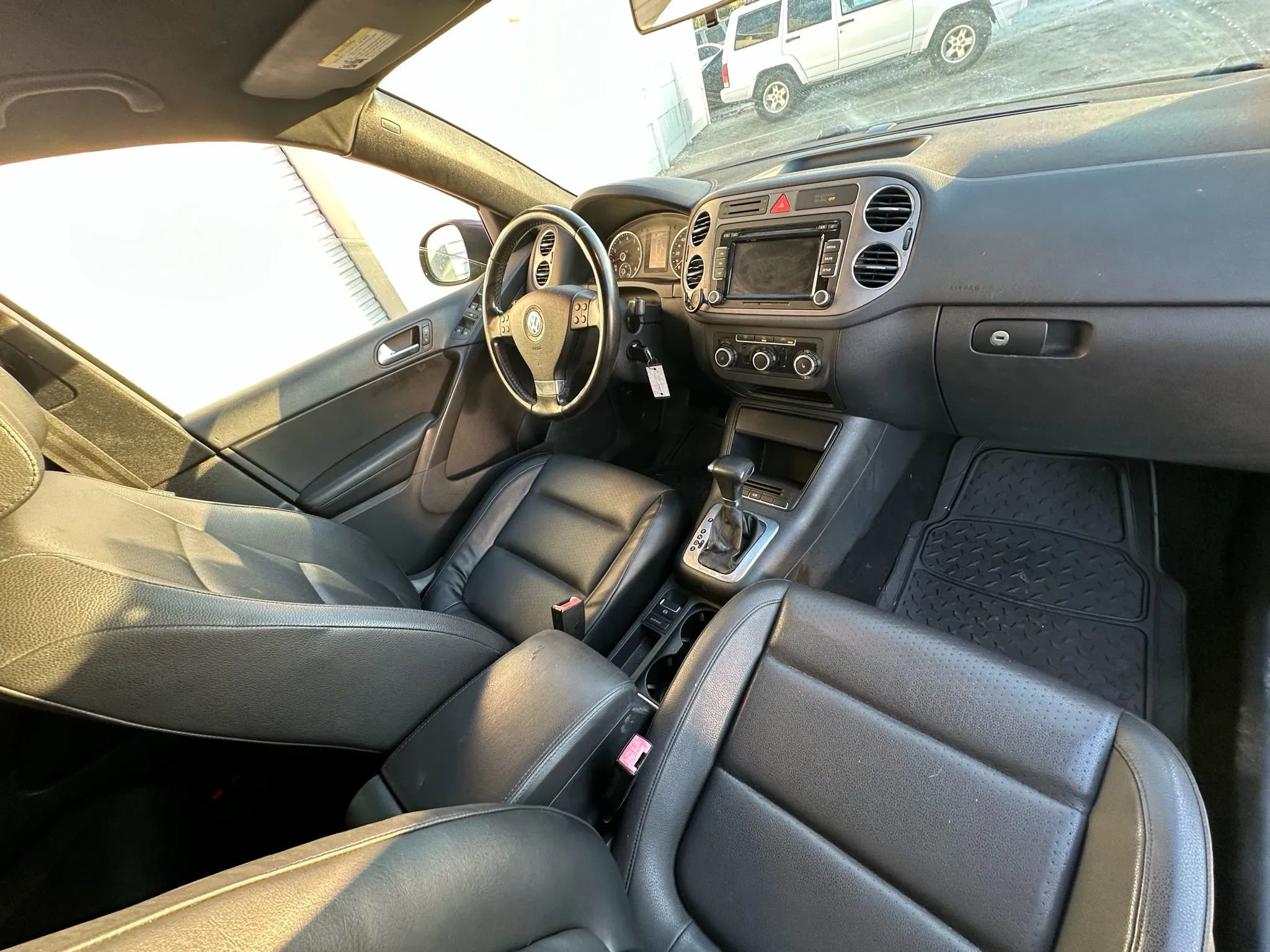 Used 2010 Volkswagen Tiguan S FWD image 22