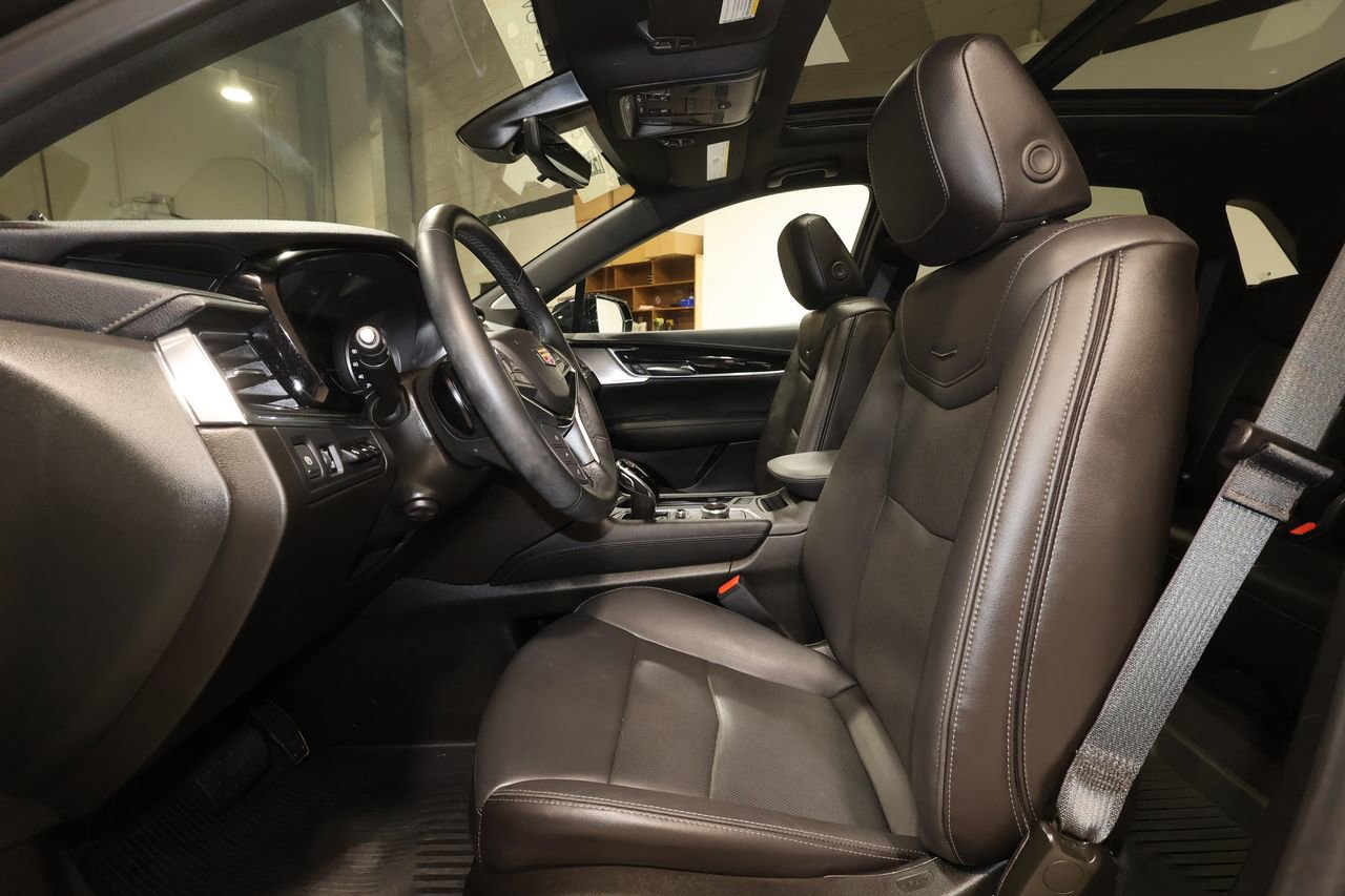 Certified 2025 Cadillac XT5 Premium Luxury w/ Technology Package AWD/4WD image 24