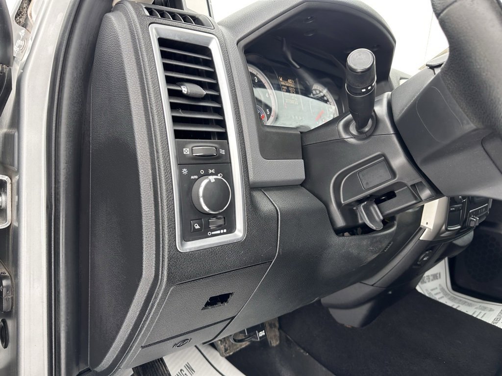 Used 2015 RAM 3500 SLT w/ Cold Weather Group image 14