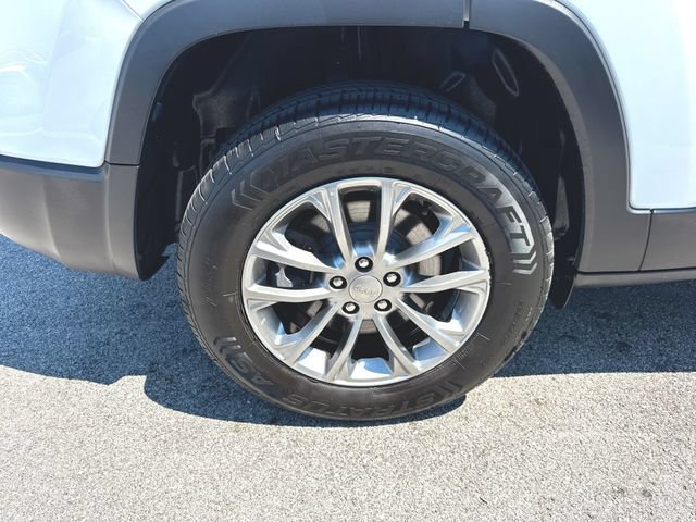 Used 2020 Jeep Cherokee Latitude Plus w/ Cold Weather Group AWD/4WD image 33