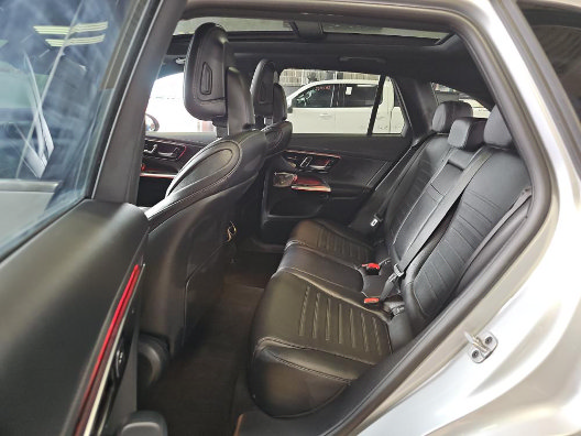 Used 2023 Mercedes-Benz GLC 300 4MATIC w/ AMG Line image 4