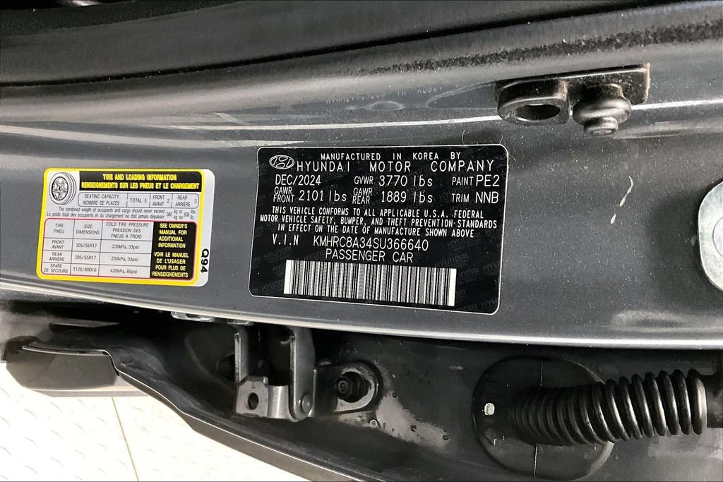 Used 2025 Hyundai Venue SEL FWD image 34