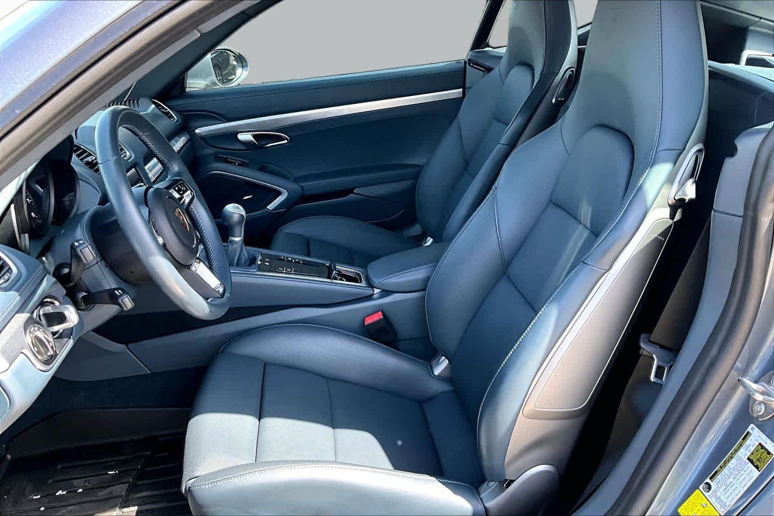 Used 2025 Porsche 718 Cayman RWD image 8