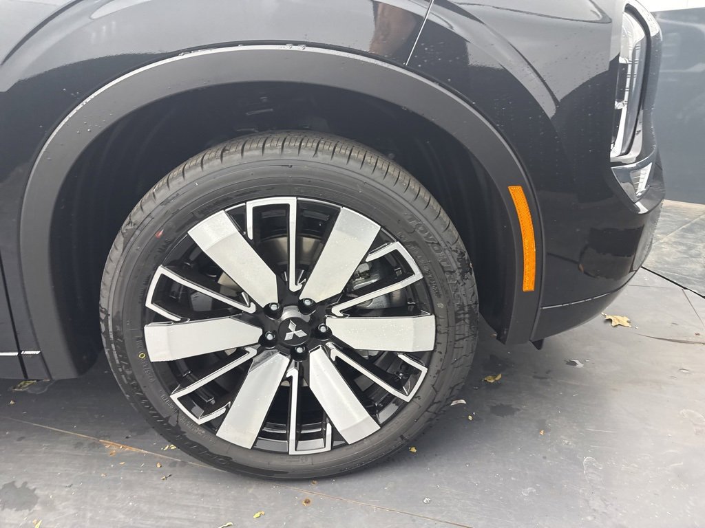 New 2025 Mitsubishi Outlander SEL image 9