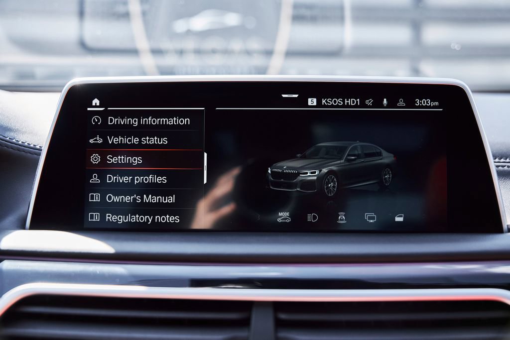 Used 2022 BMW M760i xDrive w/ Luxury Rear Seating Package image 83