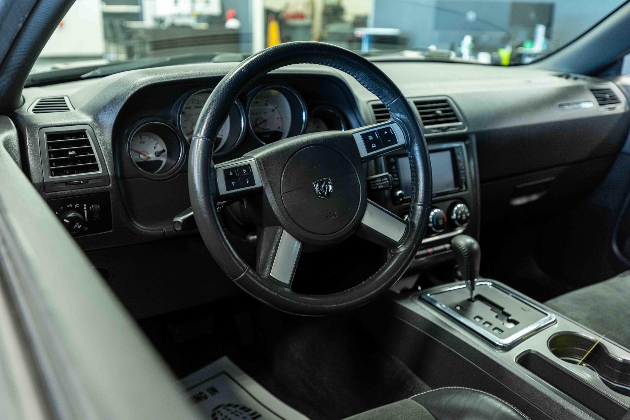 Used 2010 Dodge Challenger SRT8 RWD image 10