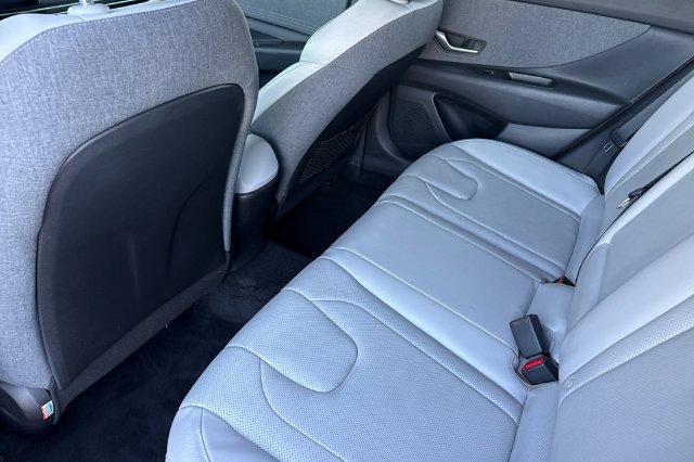 Used 2021 Hyundai Elantra Limited FWD image 15