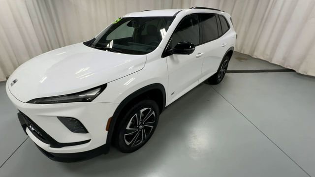 Used 2025 Buick Enclave Sport Touring image 4