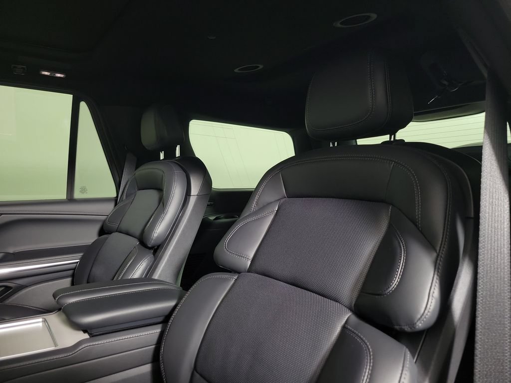 New 2025 Lincoln Navigator Reserve w/ Jet Appearance Package AWD/4WD image 12