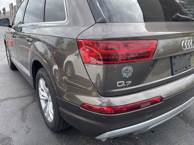 Used 2017 Audi Q7 3.0T Premium Plus w/ Premium Plus Package AWD/4WD image 9