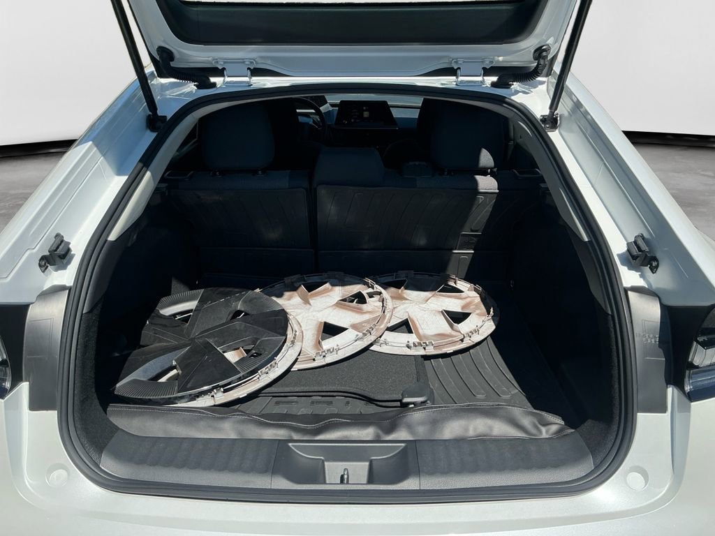 Used 2025 Toyota Prius Plug-In Hybrid image 17
