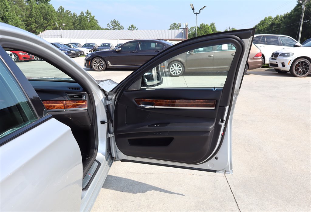 Used 2014 BMW 750Li xDrive AWD/4WD image 32